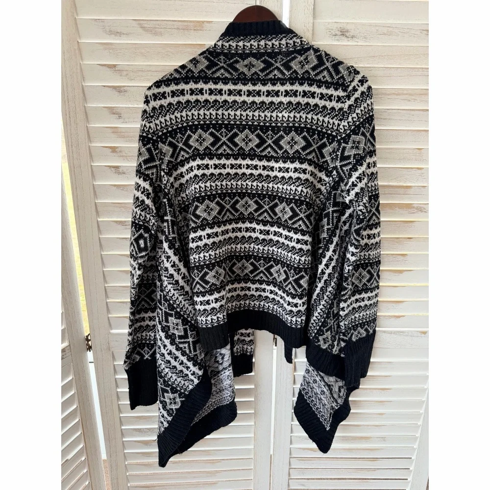 Carolyn Taylor | Open Front Waterfall Geometric Stripe Sweater Cardigan - Picture 2 of 7